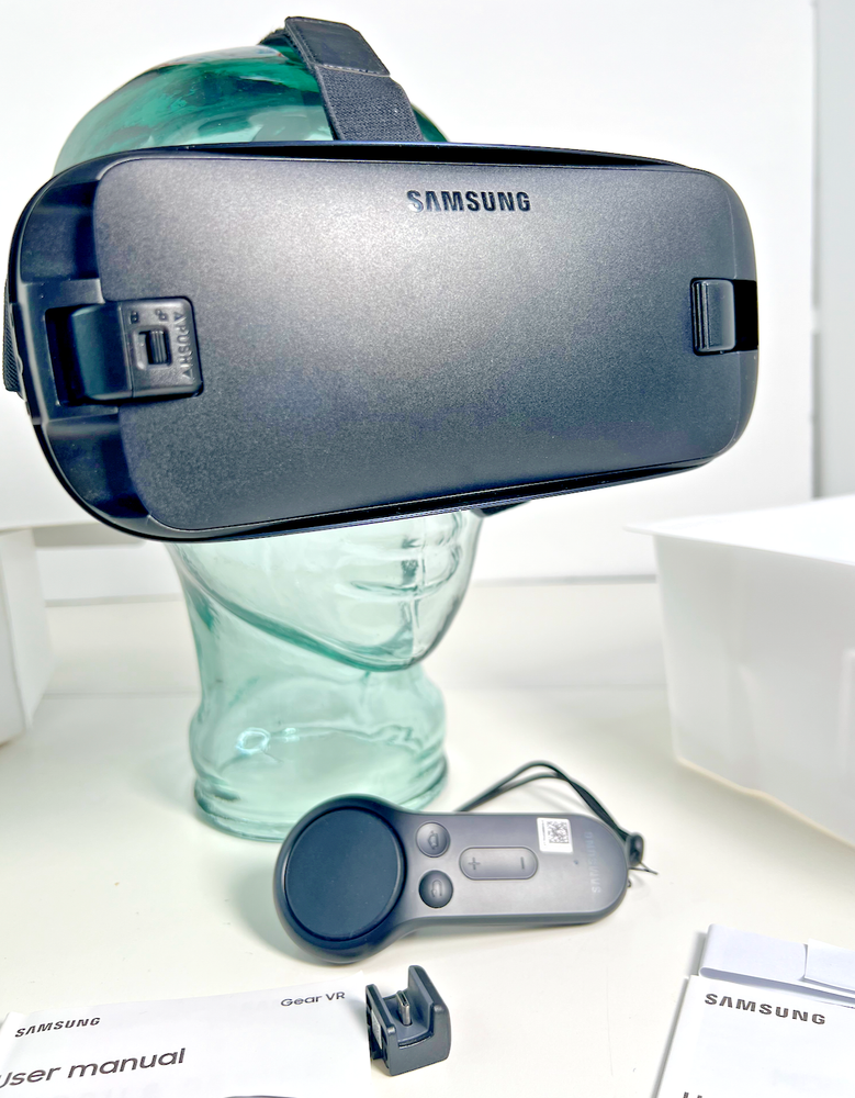 Samsung Gear VR Oculus Headset SM-R323