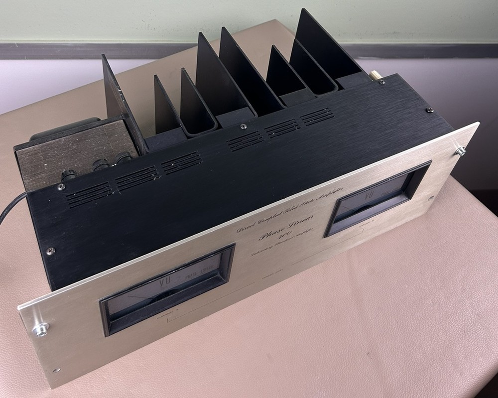 PHASE LINEAR 400 STEREO AMPLIFIER