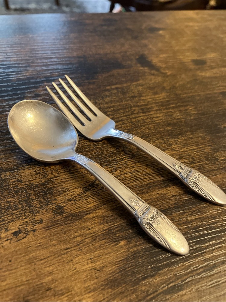 Vintage Rogers Bros. “First Love”Children’s Spoon & Fork Set Silverplate 4” Long