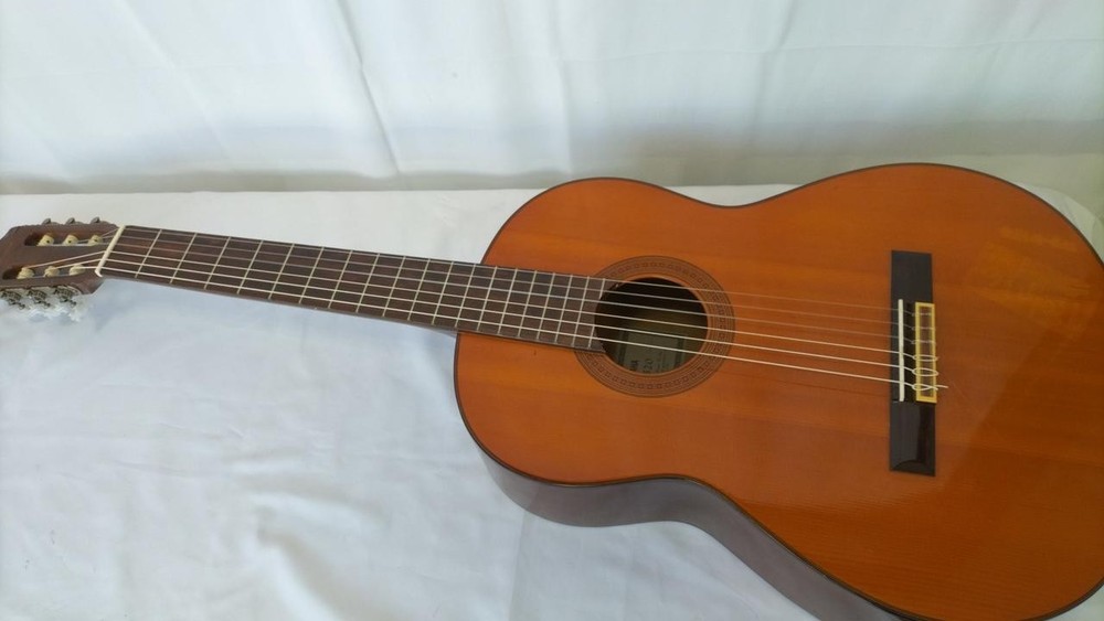 YAMAHA C-320 Classical Guitar