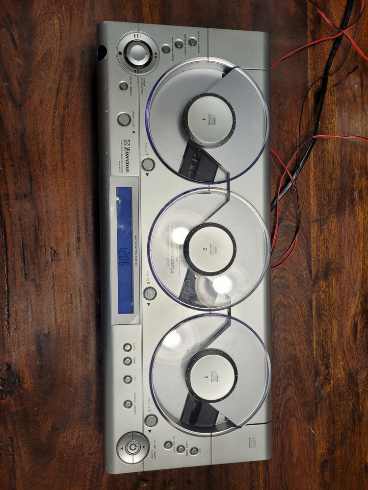 Emerson MS3103 Triple-Play Linear 3 CD Changer + 2 Speakers READ