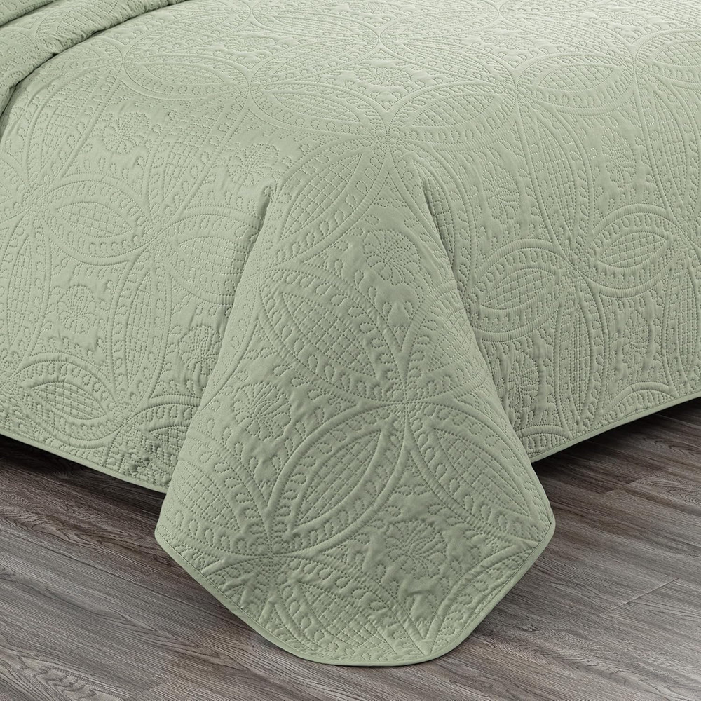 Austin 3-Piece Oversized Bedspread Coverlet Set (King, Sage) | Oversized, Lightw