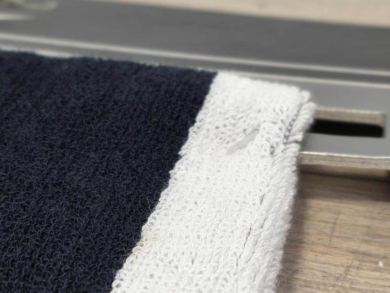 NEW 2006 Nike Sport Towel Black/Red/White AC0648 133