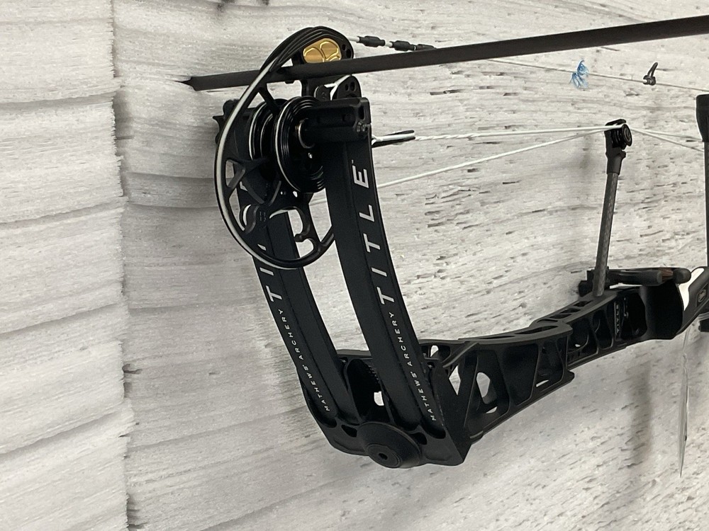 Mathews Title 40, RH In Black