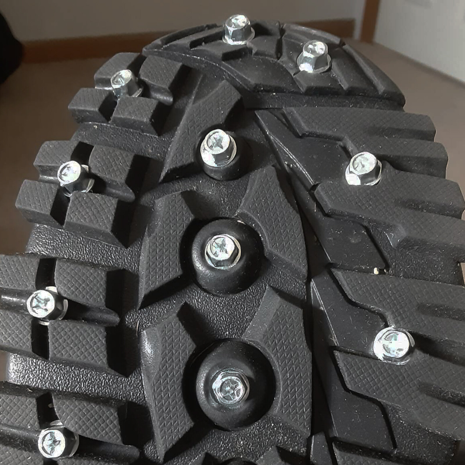 Hard Case Wading Boot Studs 30-Pack Screw-In Traction Spikes