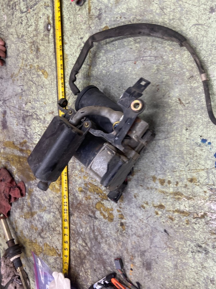 03-06 EXPEDITION SUSPENSION LEVELING PUMP