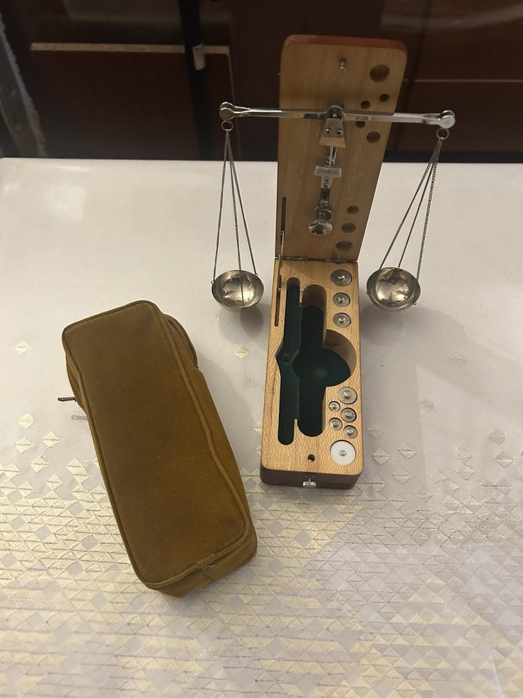 Vintage Diamond Scale