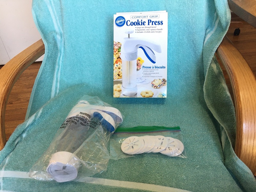 Wilton Comfort Grip Cookie Press With 12 Disks