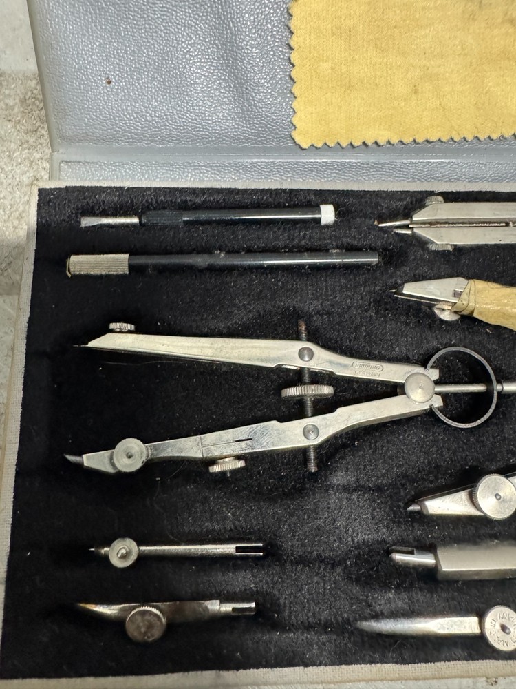 Scola Studio 1267 Drawing Drafting Compass Set Hard Case.