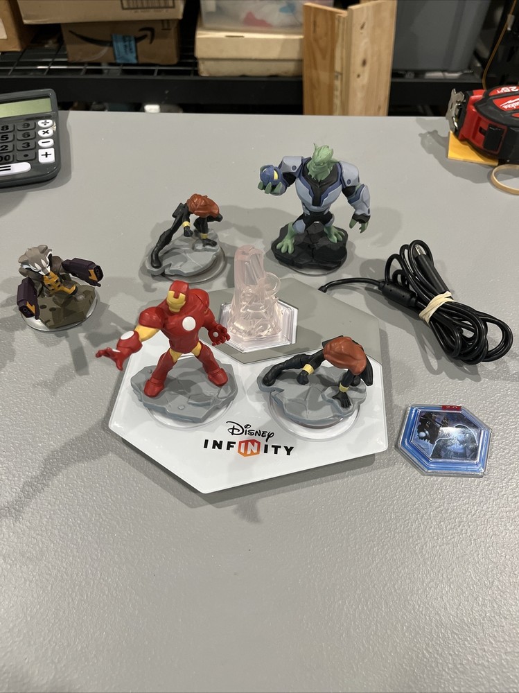 Disney Infinity 2.0 Marvel lot, Five figures, two discs, One Pad