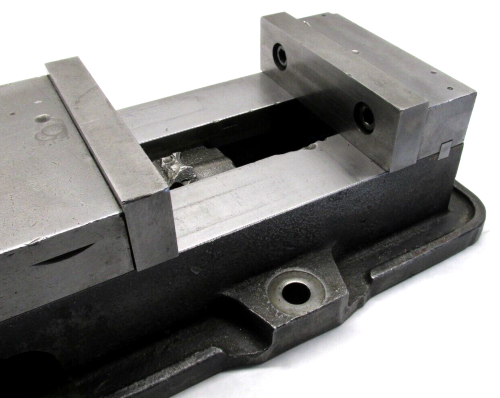 KURT ANGLOCK 6" MILLING MACHINE VISE w/ JAWS - #D60