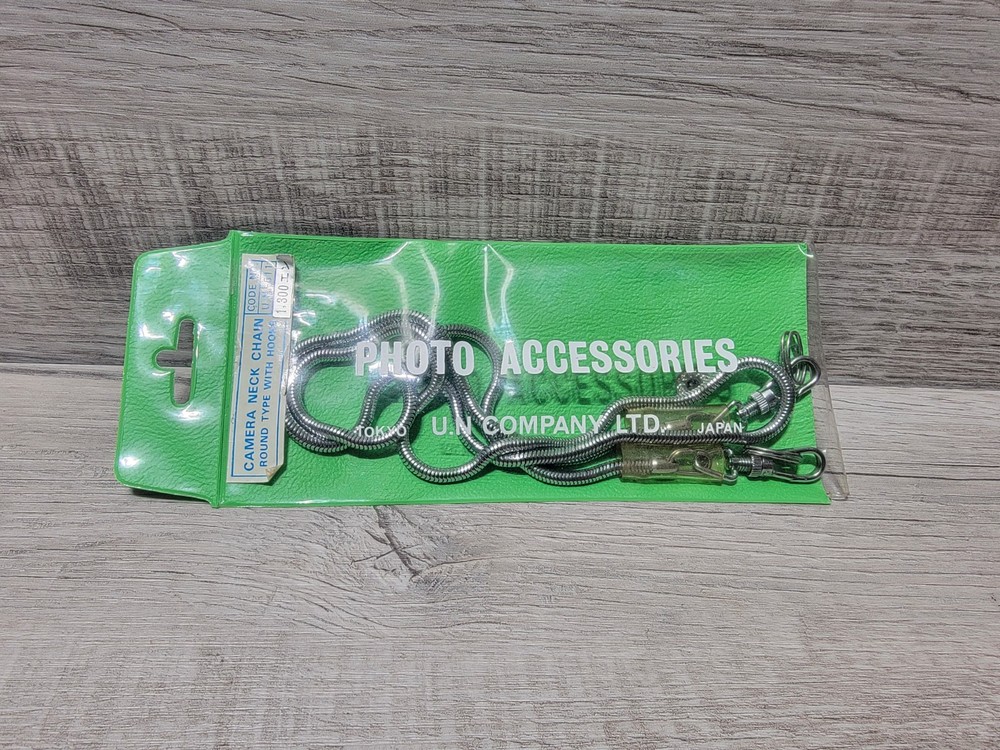 VTG 35” SILVER TONE LOCKING SNAKE CHAIN CAMERA NECK STRAP W PACKAGING *NICE