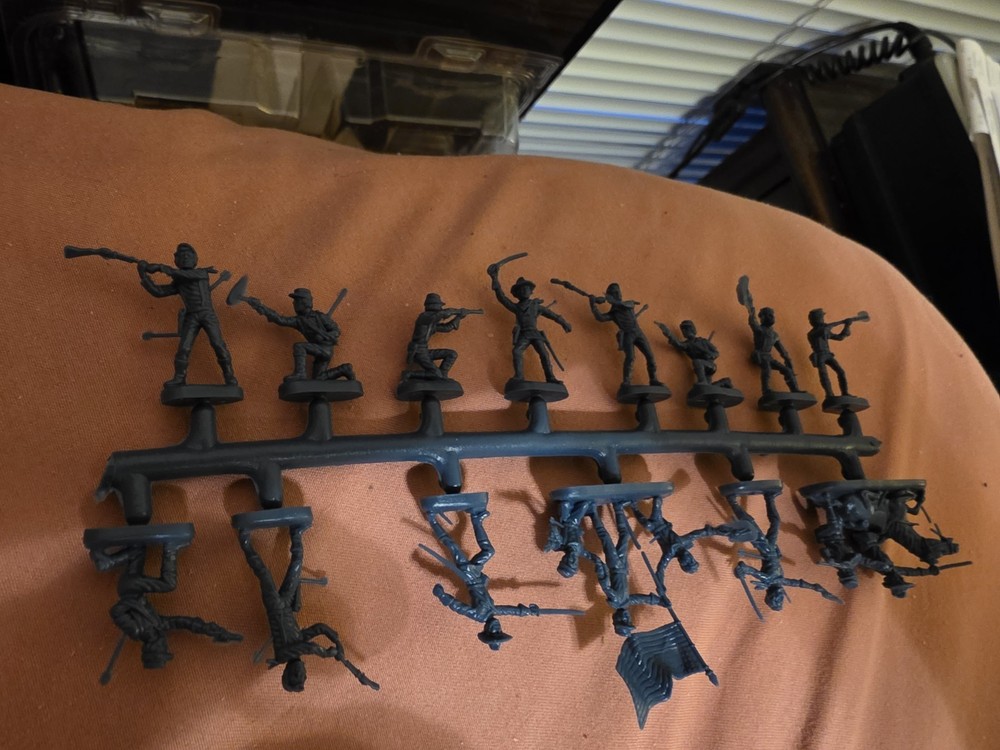 1/72 Scale Atlantic Custer Set Complete No Box