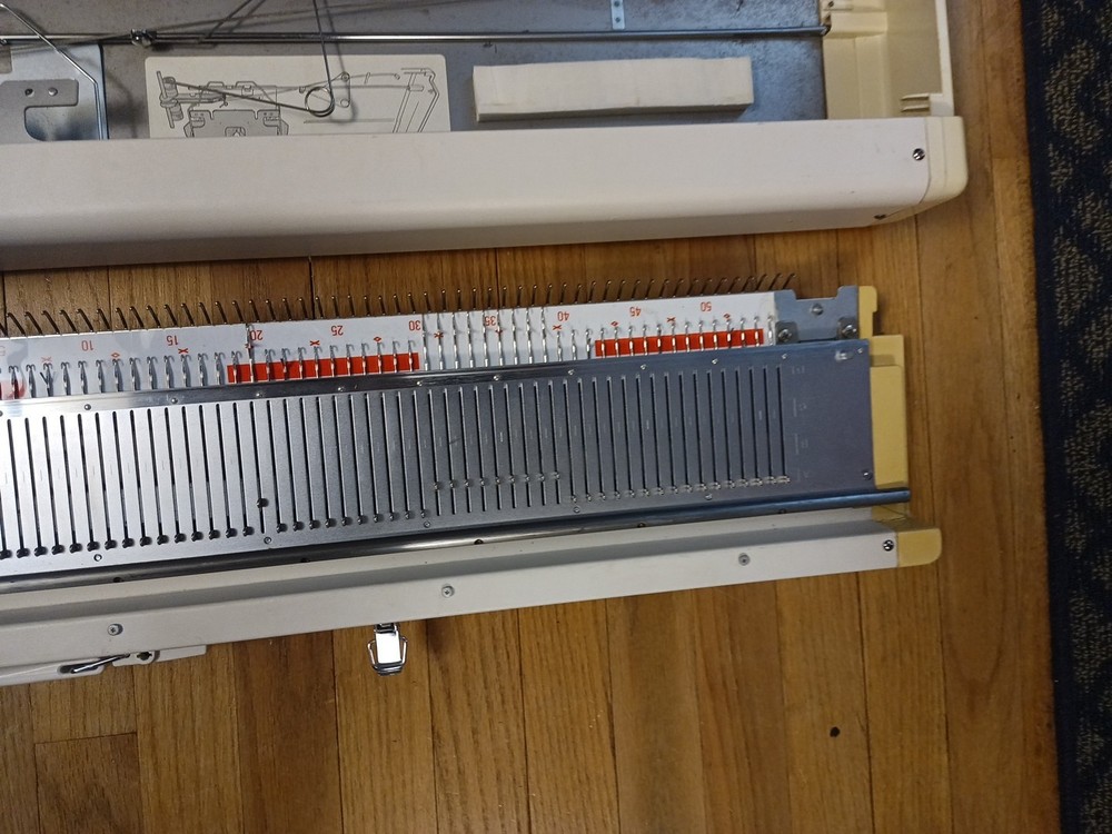 Singer Chunky Knitter Knitting Machine Model 150