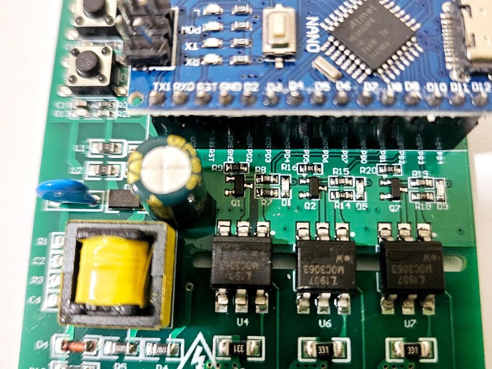 Smart Light Controller Sequencer - 3 Output Channels, Custom Patterns 110/240V