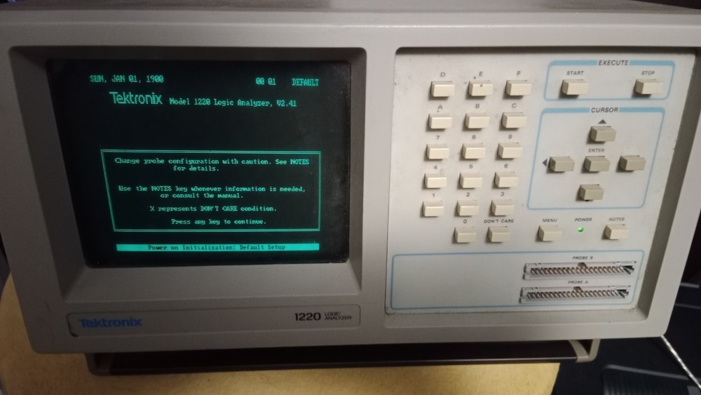 Tektronix 1220 Logic Analyzer