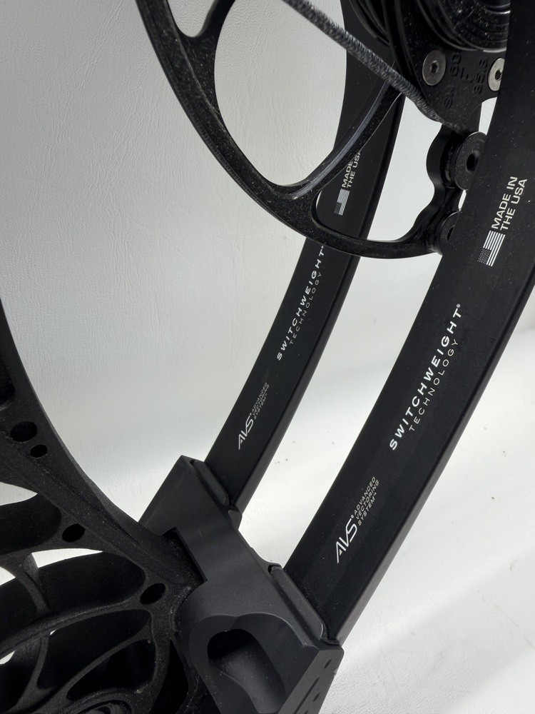 MATHEWS V3 COMPOUND BOW WITH HHA SIGHT