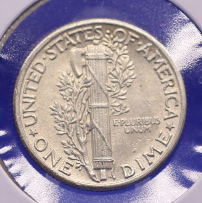 1942 Uncirculated 90% silver Mercury dime. Partial Split Bands. A