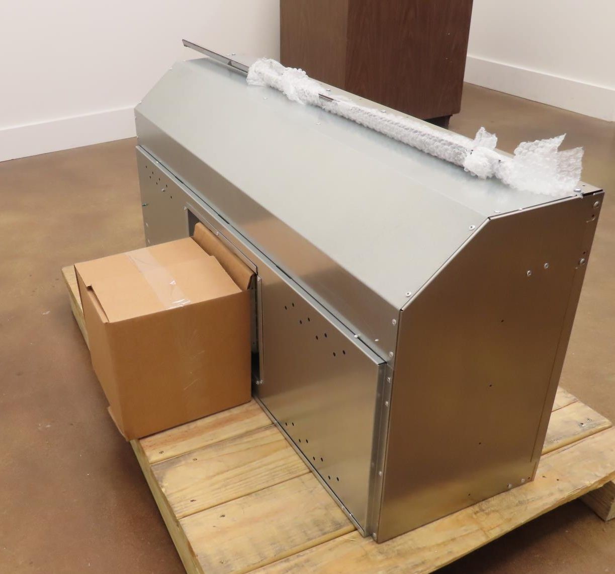 Thermador Professional Series VCIN48GWS 48" Wifi Smart Custom Insert Hood Images