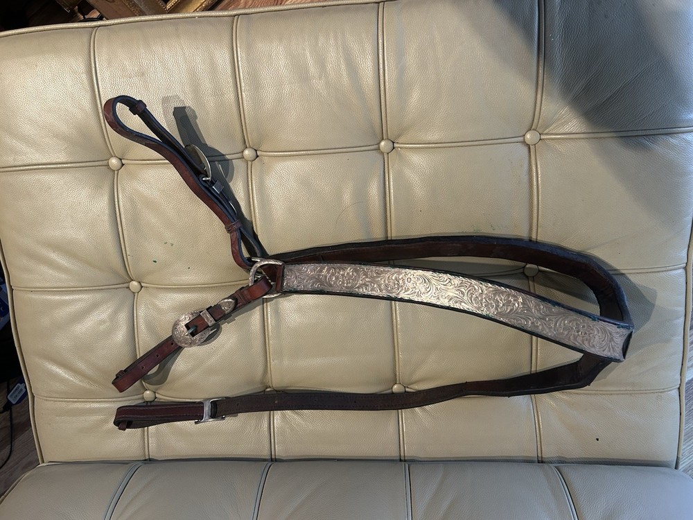 Tool silver and leather Equestrian breast collar