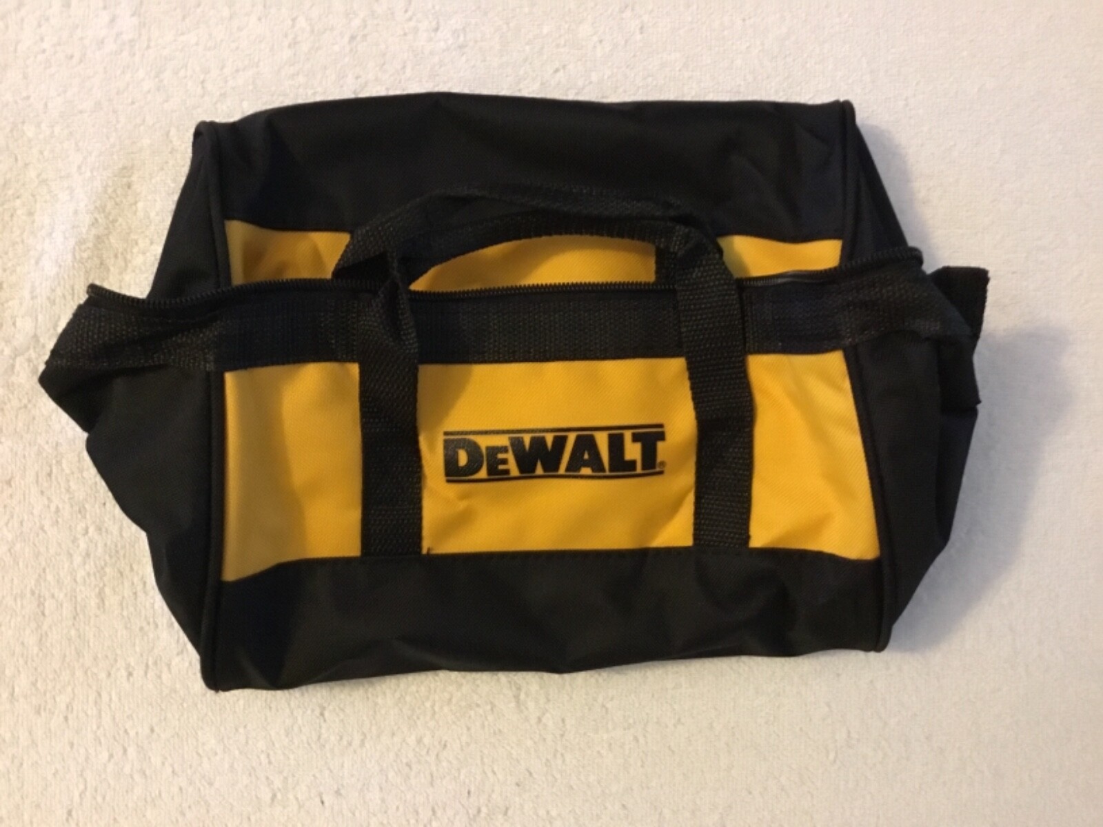 New Dewalt 11” Heavy Duty Ballistic Nylon Tool Bag 11” x 8” x 7”