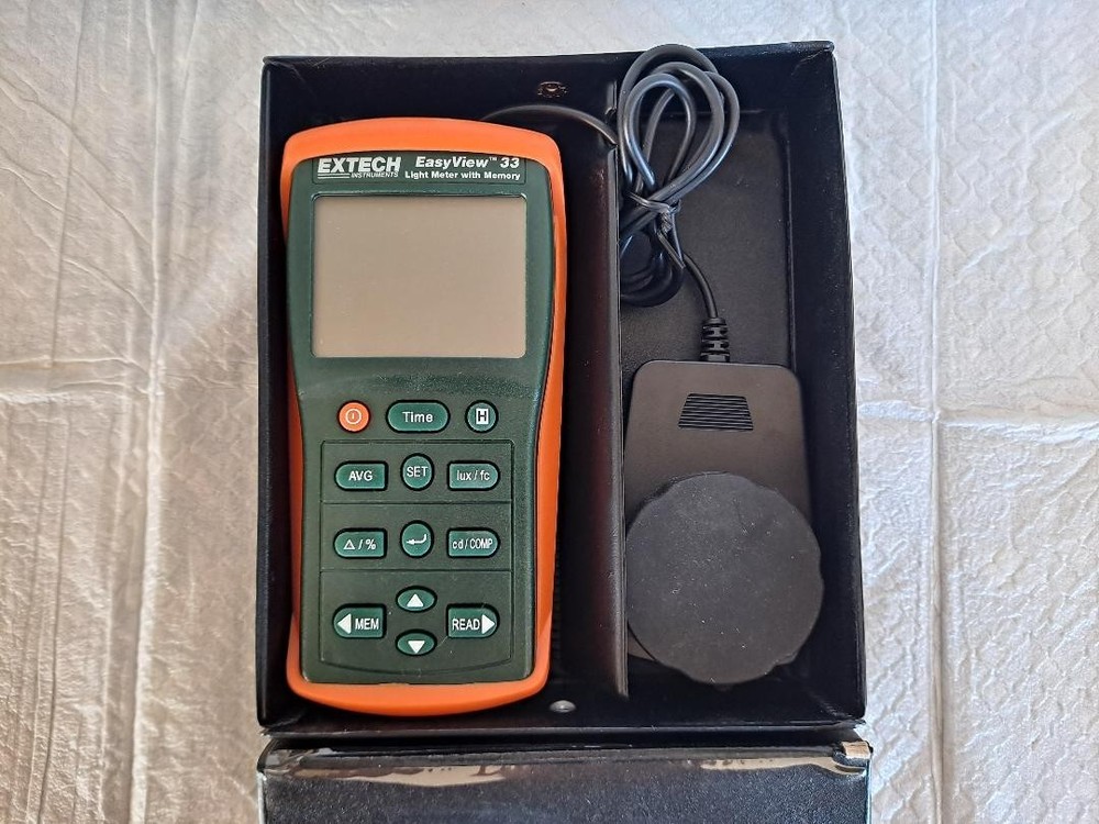 Extech EA33 Easy View 33 Light Meter with Memory, New
