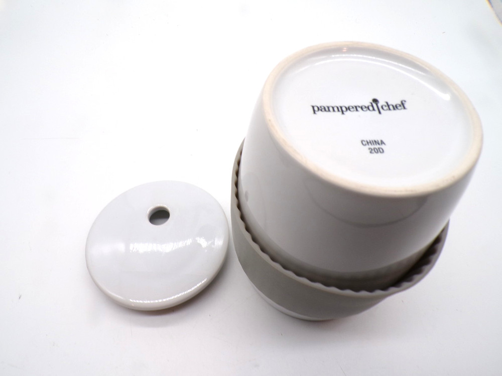 Pampered Chef Stoneware Microwave Egg Cooker Pre owned EUC