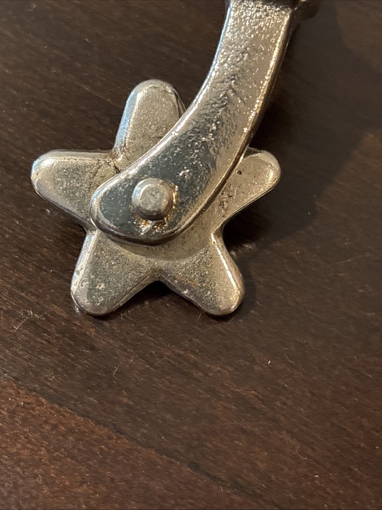 ONE UNMARKED SPUR - SILVER COLORED - SPINNING ROWEL