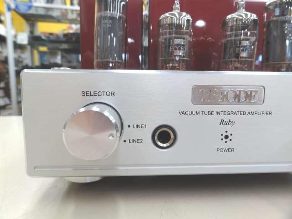 TRIODE RUBY | Vacuum Tube Integrated Amplifier in Good Condition