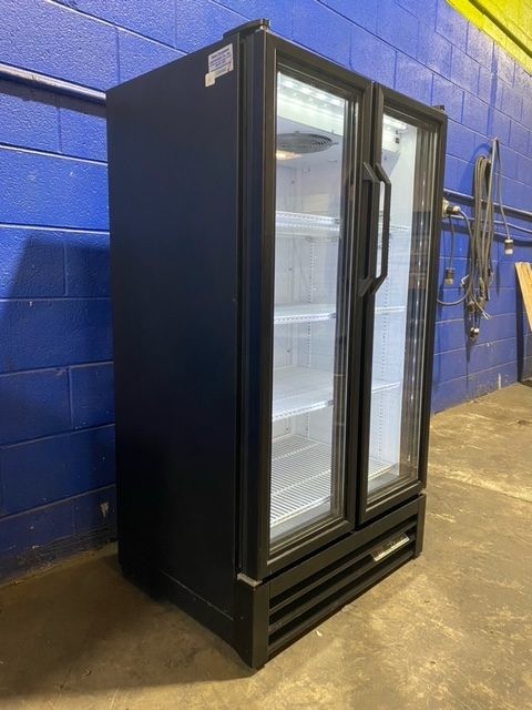 TRUE GDM-30-LD 2 GLASS DOOR REFRIGERATOR COOLER DISPLAY MERCHANDISER