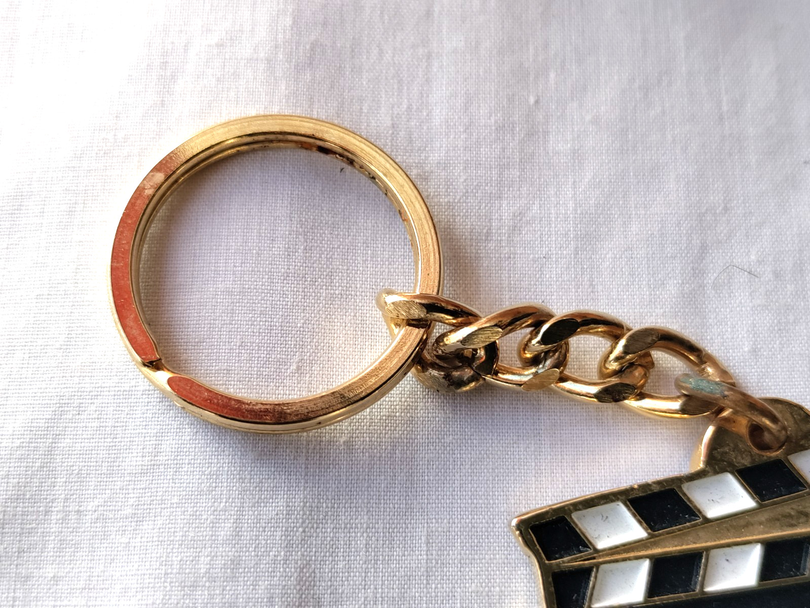 VINTAGE 1982 HOLLYWOOD CLAPBOARD KEYCHAIN Dallas Series Souvenir