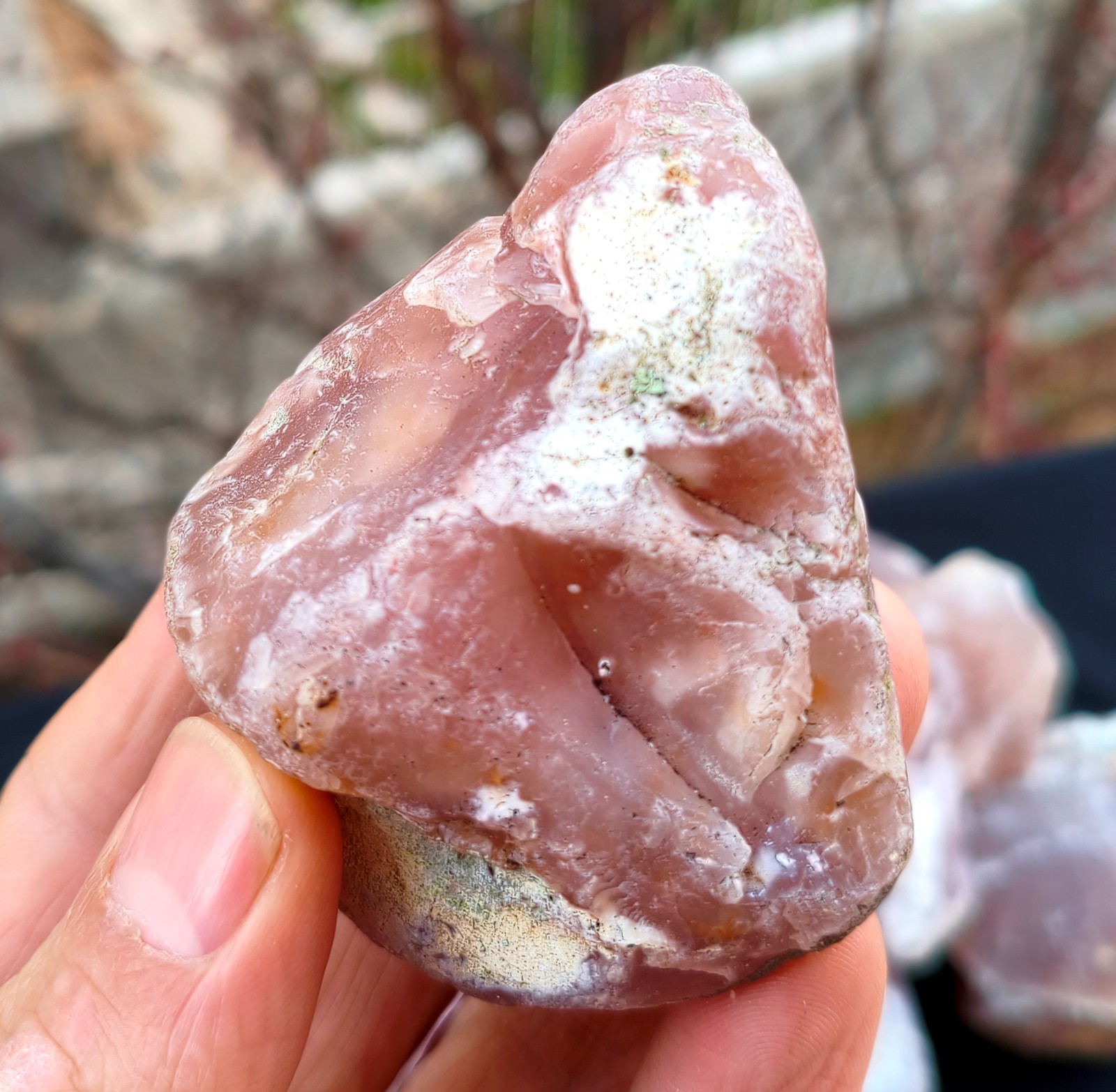 Wholesale Raw Good Color Pink Chalcedony 1 kg