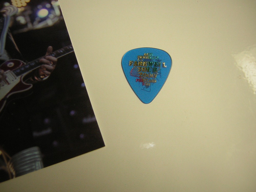 KISS ACE FREHLEY GUITAR PICK CITY PORTLAND 7/24/00 W/UNPUB.PHOTOS