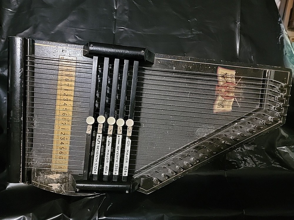 AUTOHARP Have 23 Strings