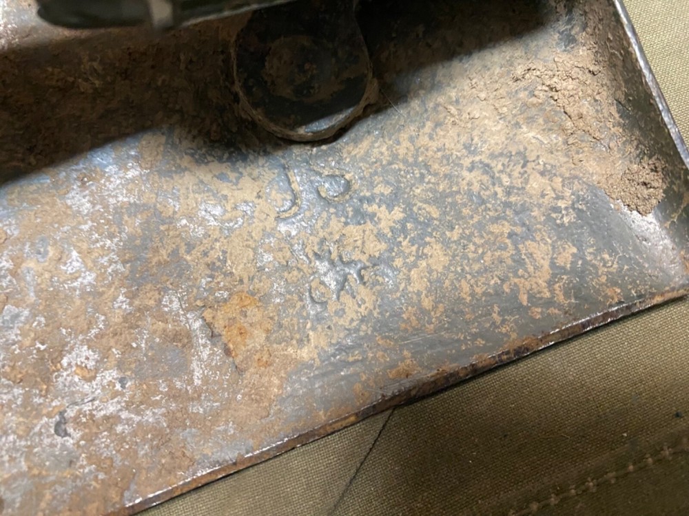 ORIGINAL WWII US ARMY M1943 COMBAT FIELD FOLDING SHOVEL-DATED 1945