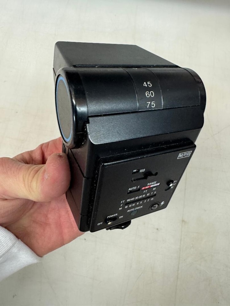 VIVITAR 28.D 28D FLASH AUTO-DEDICATED THYRISTOR UNTESTED