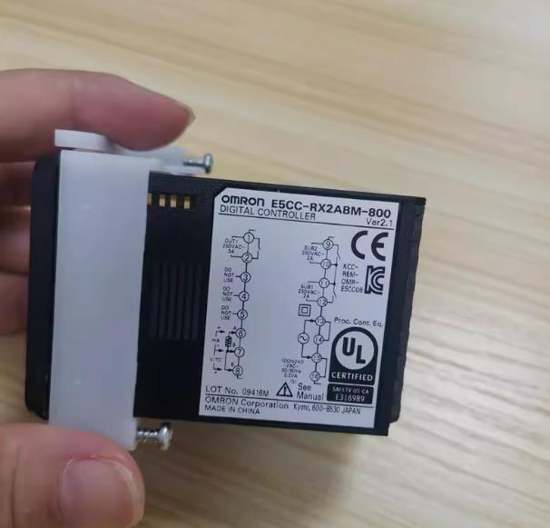 New 1PC Omron Temperature Controller E5CC-RX2ABM-800