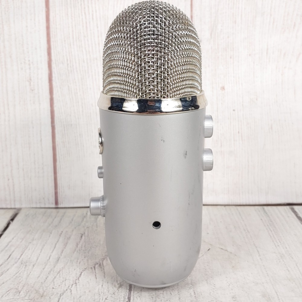 Blue Yeti Professional Multi-Pattern USB Microphone P/N: 888-000325 A - TESTED
