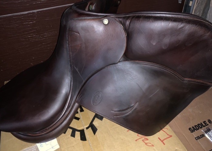 DEVOUCOUX OLDARA CLOSE CONTACT JUMPING SADDLE 17.5