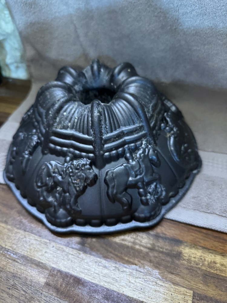 Nordic Ware Carosel cast iron cake pan