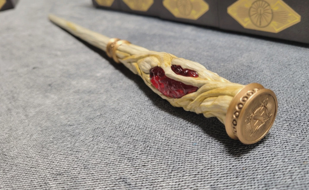 Universal Studios Harry Potter 2nd Gen Interactive Wand – Red Gem – NEW