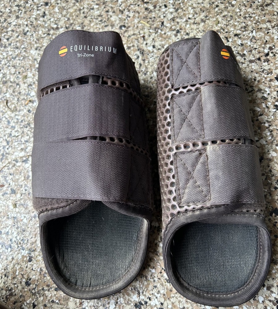 Brown Equilibrium Tri-Zone brushing boots