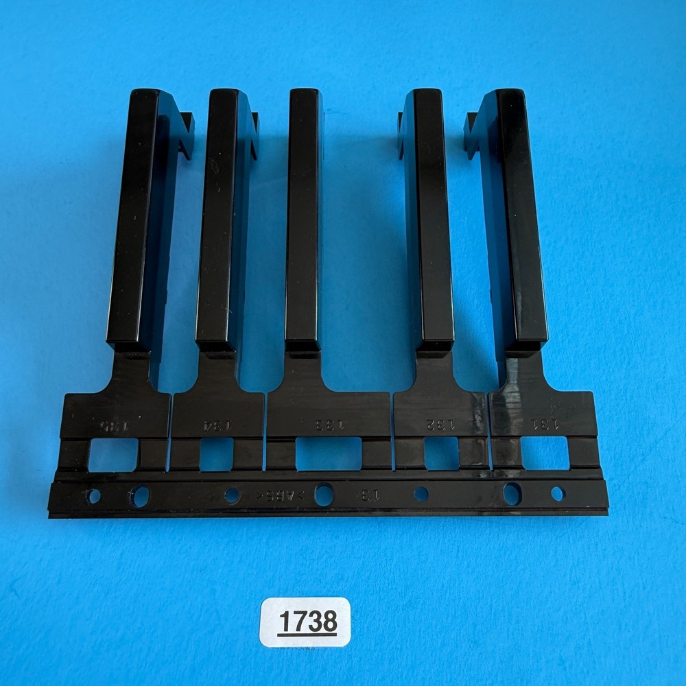 YAMAHA DGX-620 Replacement Used Part: Black Keys [Sharp-Flat] 5 Key Set