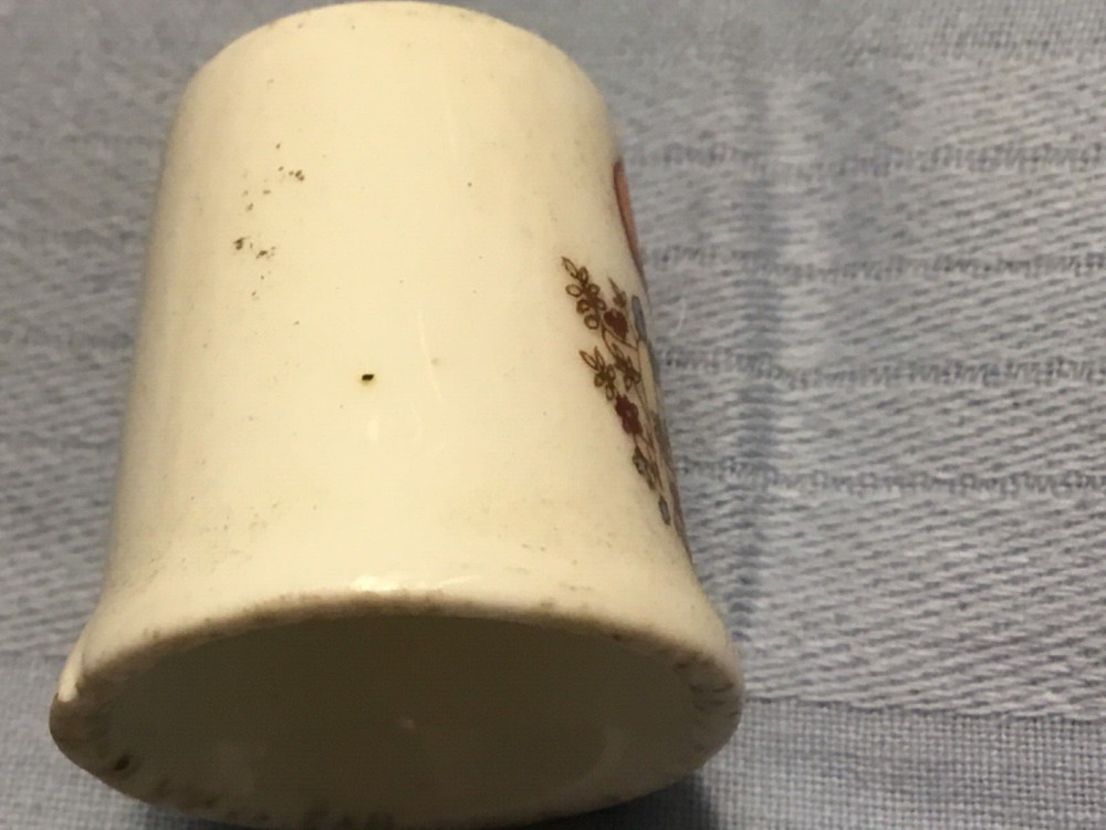 Thimble - Little Girl - Big Hat - e