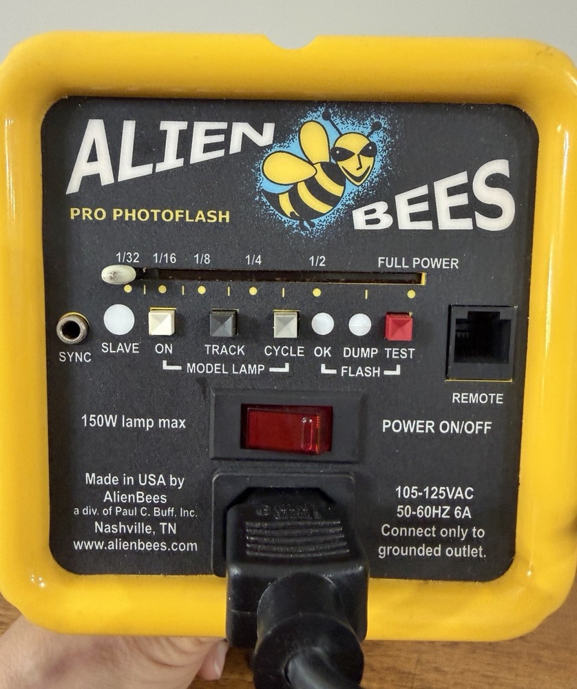 Alien Bees B800 STUDIO Light 320WS Studio Flash MONOLIGHT, Reflector, Carrier