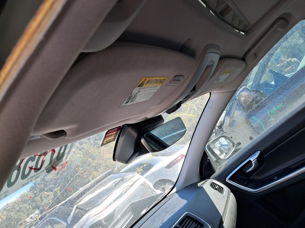 S60 2018 Glove Box 4843758