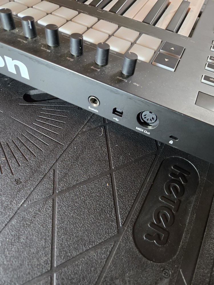 Novation Launchkey 25 MK3 Midi Keyboard Controller USB Powered