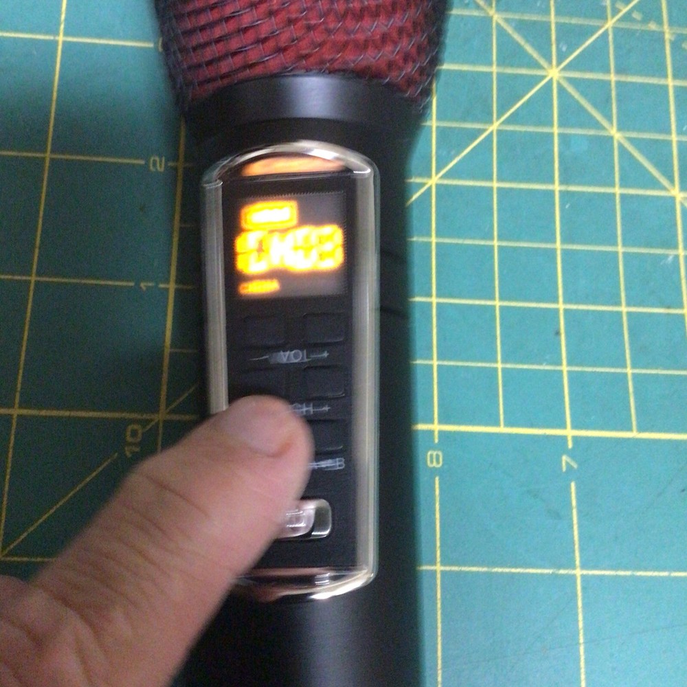 Bigasuo UHF Wireless Microphone No Charger!!