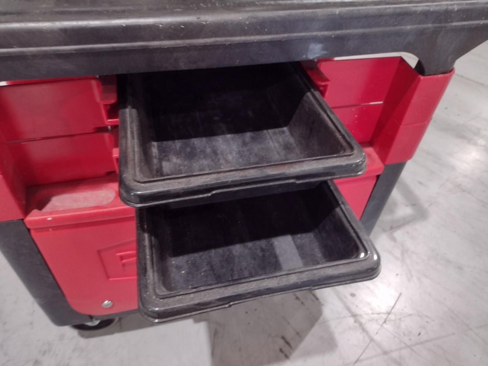Rubbermaid 6180-88 Trades Cart