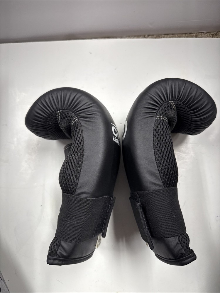 CKO Kickboxing Black Gloves Hook And Loop Size Mediun
